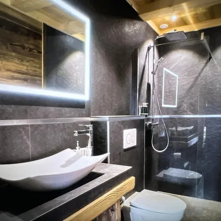 Charming Chalet Near Slopes & Sauna Hébergement de vacances Chamonix